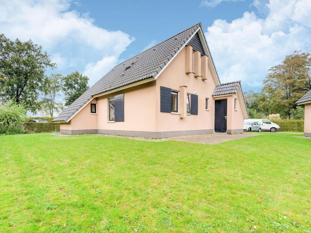 Serene Holiday Home In Gaasterl N Sleat Sondel Exterior photo
