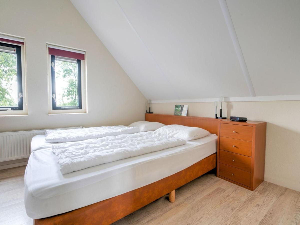 Serene Holiday Home In Gaasterl N Sleat Sondel Exterior photo
