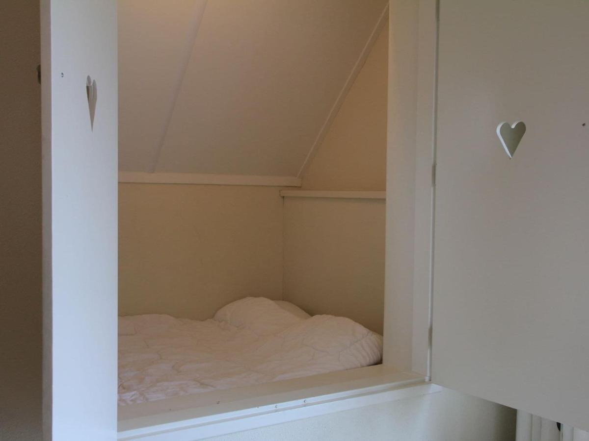 Serene Holiday Home In Gaasterl N Sleat Sondel Exterior photo